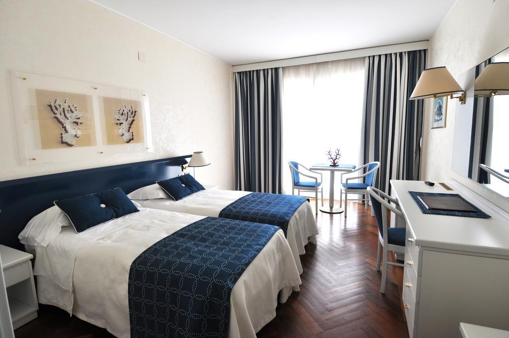 Splendid Hotel La Torre Монделло Екстер'єр фото