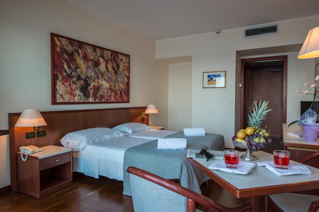 Splendid Hotel La Torre Монделло Екстер'єр фото