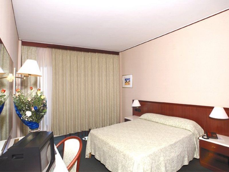 Splendid Hotel La Torre Монделло Екстер'єр фото